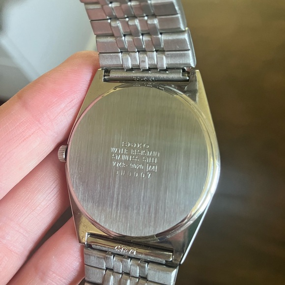 Seiko Black Dial Silver Bracelet Watch V148 - 9020 - Picture 6 of 10